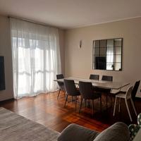 TAVOLO per sala pranzo CON 6 SEDIE di design