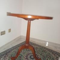 tavolino poggia oggetti