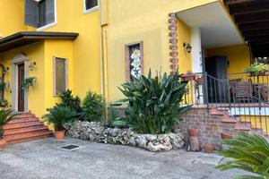 Villa di 390 m² con più di 5 locali a Giugliano in
