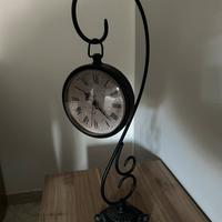 Orologio da tavolo vintage con supporto in ferro