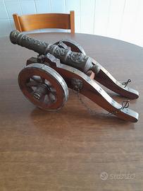 Riproduzione antico cannone