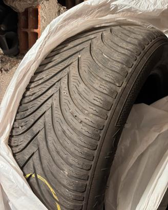 4 Gomme Invernali R17 215/55