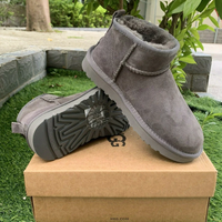 UGG Classic Super Mini Stivaletti da donna  EU 39