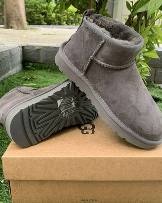 UGG Classic Super Mini Stivaletti da donna  EU 39