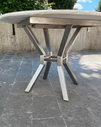 Tavolo in marmo bianco di carrara e acciaio inox