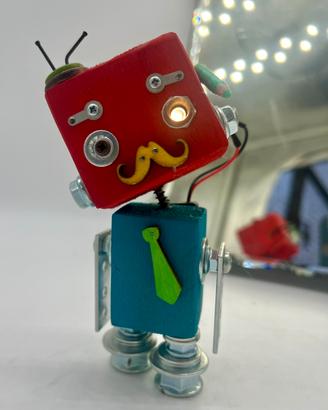 Robot Handmade con luce di cortesia. Pezzo unico