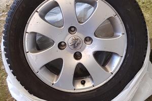cerchi e gomme da neve quasi nuovi