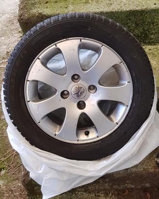 cerchi e gomme da neve quasi nuovi