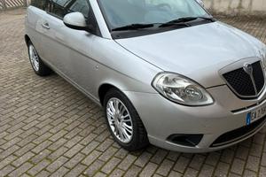 Lancia y anno 2010 benzina 90000km