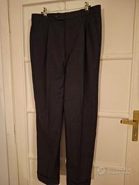 Pantalone uomo sartoriale in lana grigio scuro.