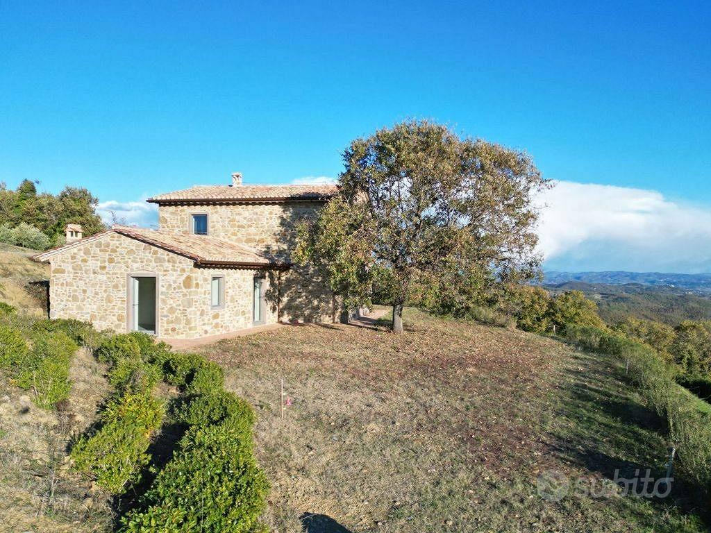 Rustico / Casale di 150 m² con più di 5 locali e b - Vista 2