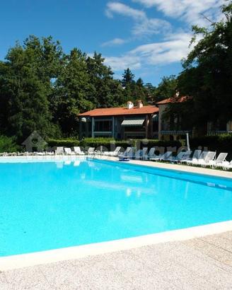 Trilocale in residence con piscina 2 camere + box