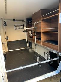 Porta biciclette per garage camper