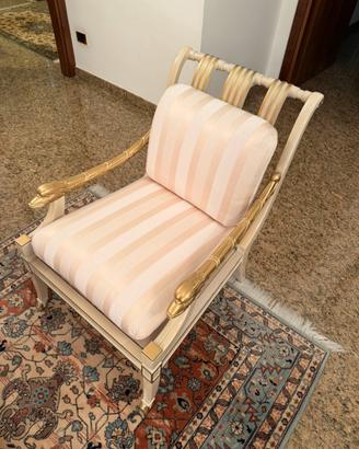 Tavolino rotondo in legno con due sedie