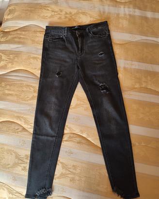 Jeans Stradivarius regular waist con strappi