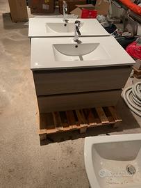 Mobiletto bagno con lavabo e sanitari