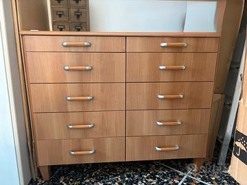 Cassettiera e due comodini camera da letto