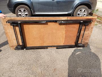 tavolo con piedi pieghevoli più panche