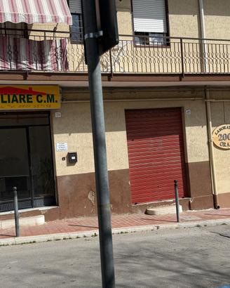 Locale 40 mq uso negozio, ufficio, magazzino