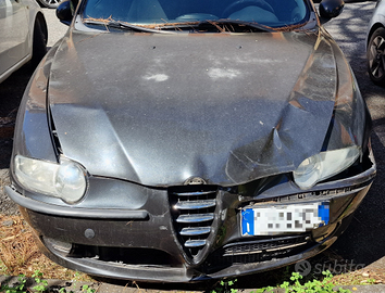 Alfa Romeo 147 incidentata