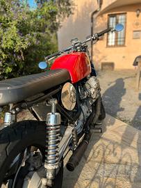 Moto special Cafe racer su base Guzzi V