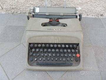 Macchina da scrivere Olivetti