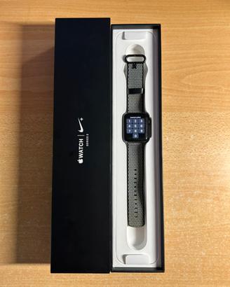 Apple Watch Nike+ Series 3 con scatola