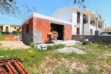 Villa capo schiera su due livelli con giardino