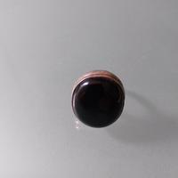 anello in argento con pietra nera 