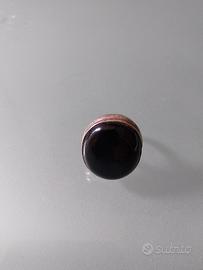 anello in argento con pietra nera 