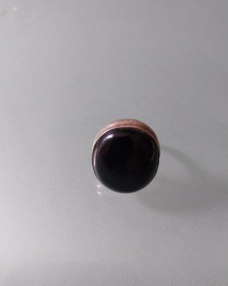 anello in argento con pietra nera 