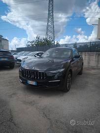 Maserati Levante MHEV 330 CV AWD GT full blackTett