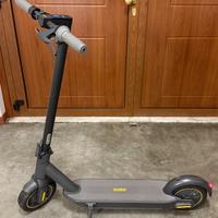 Monopattino Elettrico Ninebot Max G30 – Come Nuovo