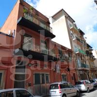 Pressi Pitrè palazzina indipendente con terrazzo