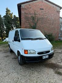 Ford Transit 150S 2.5 - Autocarro camperizzato