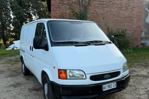 Ford Transit 150S 2.5 - Autocarro camperizzato