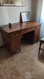 scrivania in noce fine XVIII