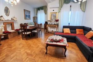 Quadrivano ampia metratura in zona centrale