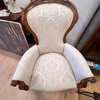 Coppia di poltrone classiche imbottite – eleganti