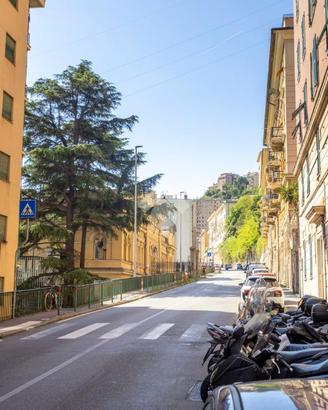 4 LOCALI A GENOVA