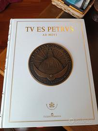Libro "Tu es Petrus" Vaticano