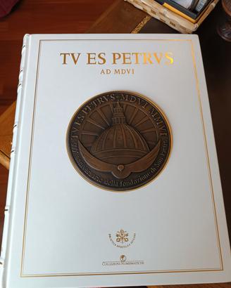 Libro "Tu es Petrus" Vaticano