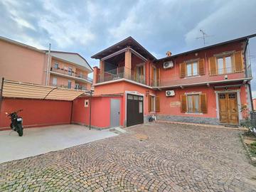 Villa di 215 m² con 5 locali a Alba