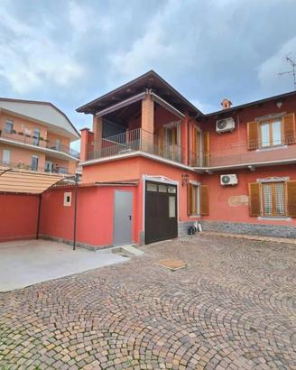 Villa di 215 m² con 5 locali a Alba