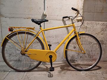 Bici colore giallo 28