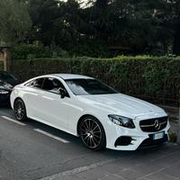 Mercedes Benz Classe E220 d Amg Line Coupé 4 Matic