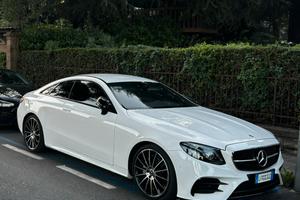 Mercedes Benz Classe E220 d Amg Line Coupé 4 Matic
