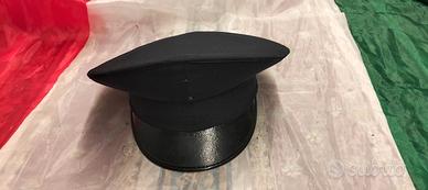 Berretto militare blu con visiera