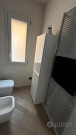 Mobile contenitore sospeso