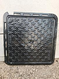 chiusino in ghisa 50×50cm con telaio 